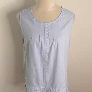 Chic Sleeveless Blouse in Soft Blue